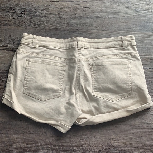 Shorts - Picture 3 of 3